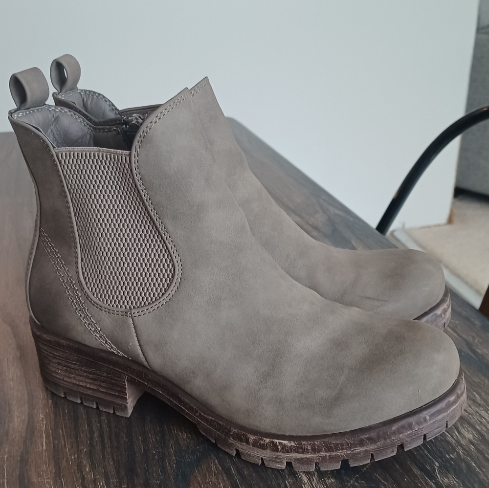 Crown Vintage Booties